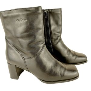 COLLÈGE black leather heeled boots Made in Canada Size 8.5 B